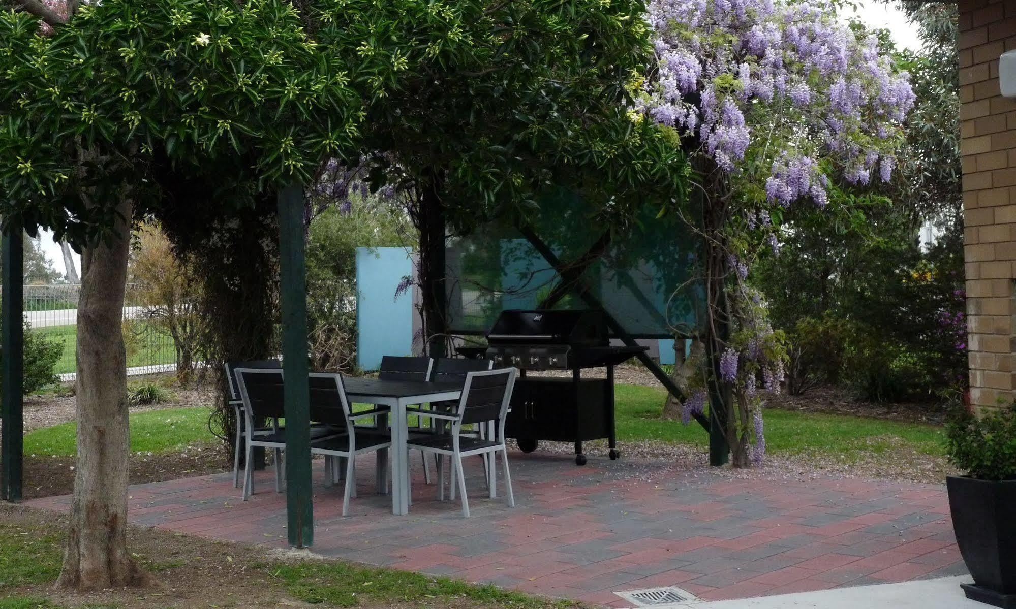 Loddon River Motel Kerang Екстериор снимка