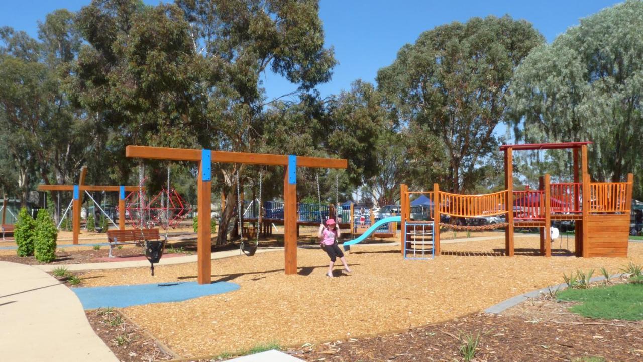 Loddon River Motel Kerang Екстериор снимка