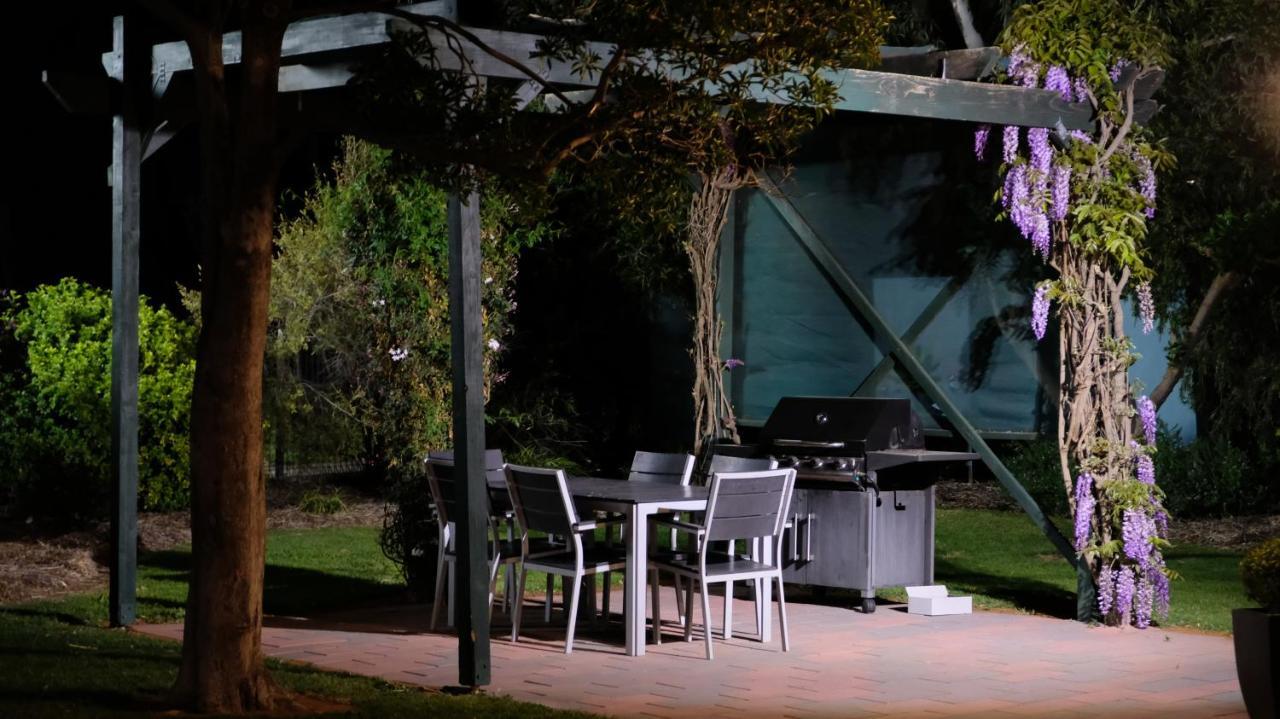 Loddon River Motel Kerang Екстериор снимка
